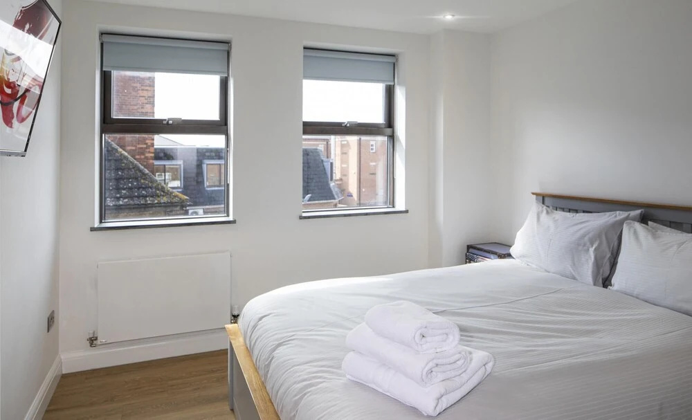 Newly Furnished 2 Bed Apartment in the Heart of Old Town Swindon