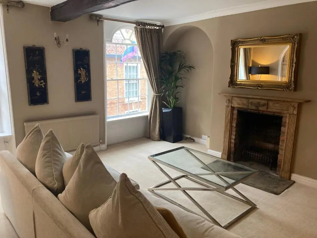 No.25 Steep Hill - Award Winning Street, Cathedral Quarter, Lincoln - Free Parking