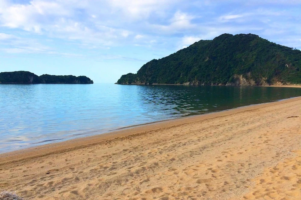 Adrift In Golden Bay- Absolute Beachfront Villas
