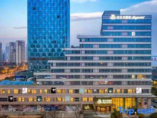 Magnotel (Zhenjiang South Railway Station Greenland Plaza Branch)