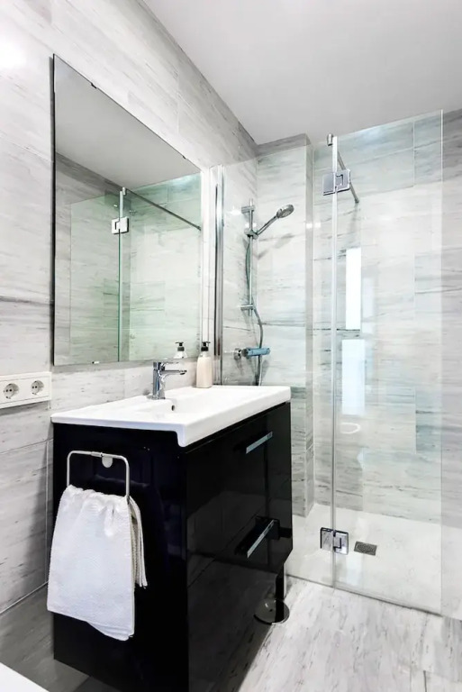 Brand New 2 Bd Apartment on Santa Cruz Quarter Mateos Gago II