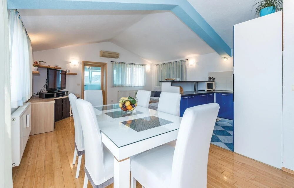 Four-Bedroom Holiday Home In Primosten