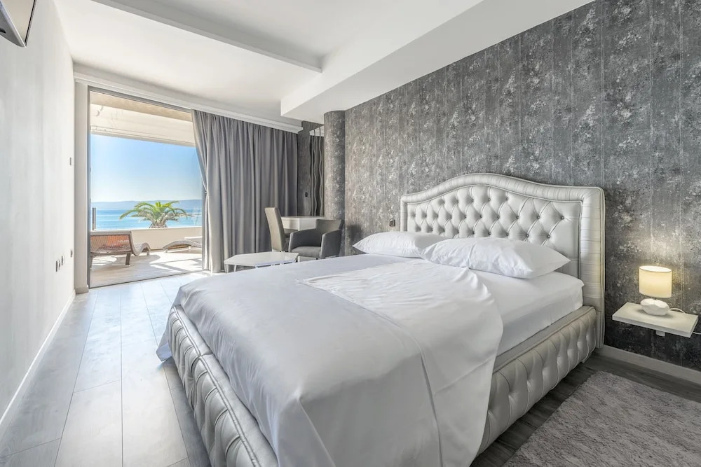 Sea View Luxury Rooms Seven of Nine