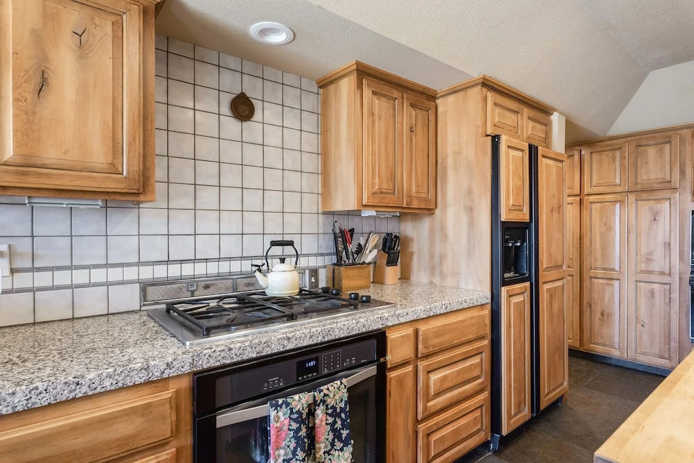 Bennett Flat Home 5 Bedrooms 4.5 Bathrooms Home