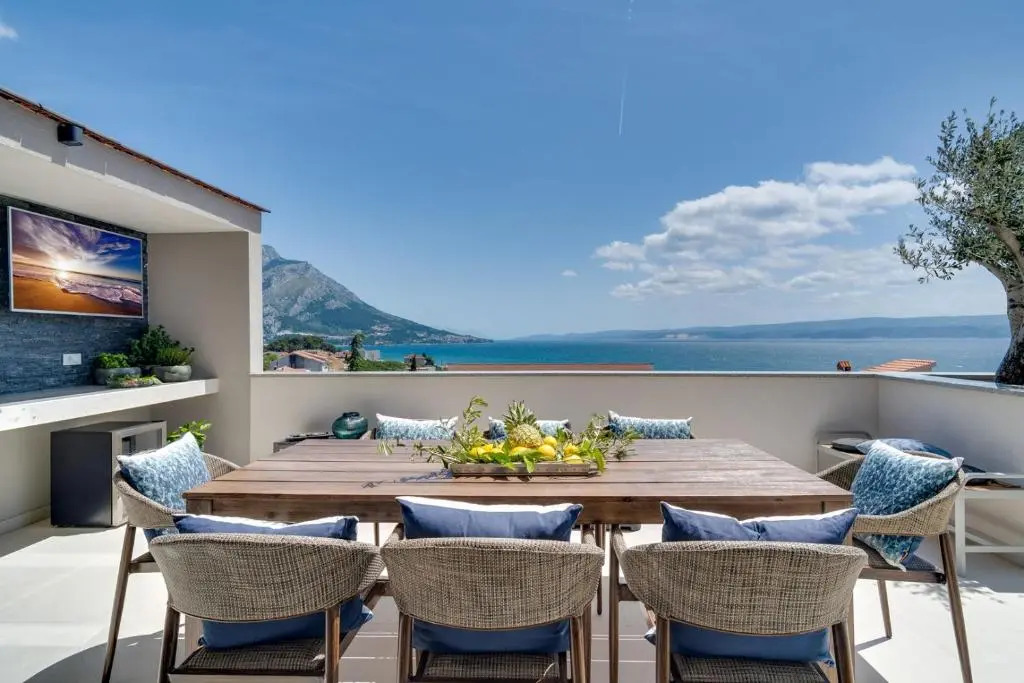 Seaview villa Mila with 4 en-suite bedrooms, private pool, Finnish sauna, Treadmill, sandy beach 250m