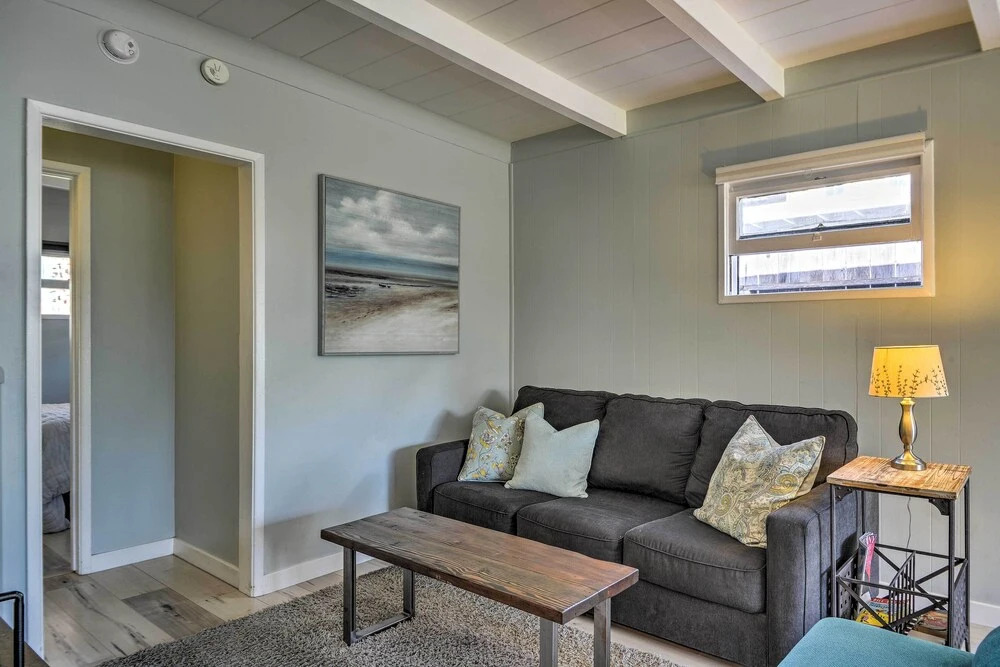 Remodeled Ventura Beach Home With Yard & Fire Pit!