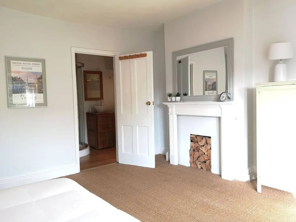 Spacious and Homely 3 Bedroom Clifton Flat