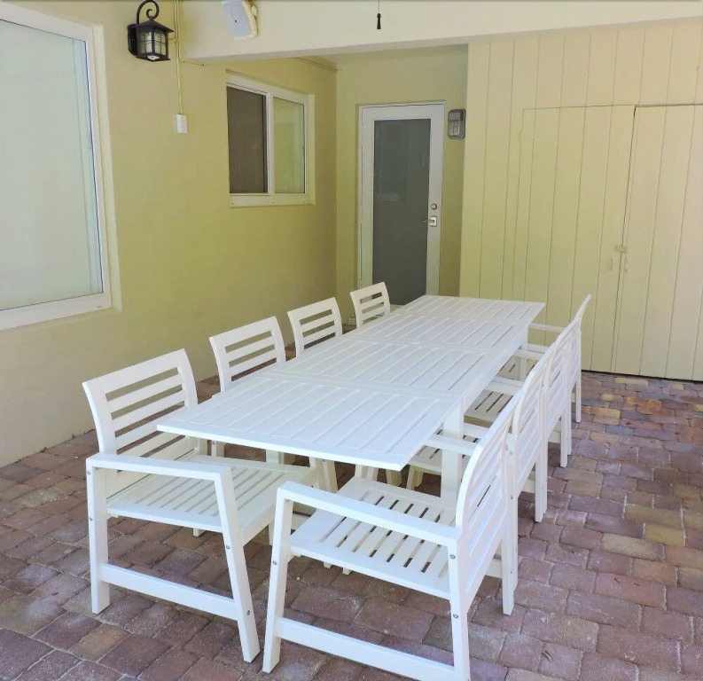 Malibu House 4/3 FOR 10, Close to Beaches, Pool