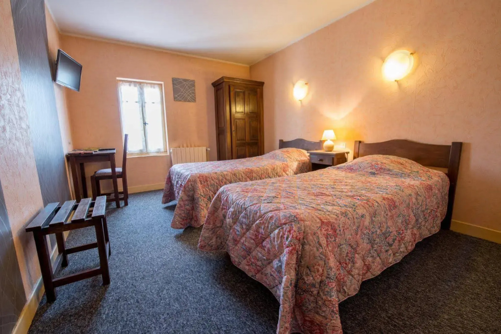Logis Hotels - La Table dAntan - Hôtel 2 étoiles et Restaurant
