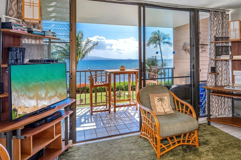 Ocean Front & Budget Friendly: Maalaea Banyans 204 - The Perfect Couples Getaway