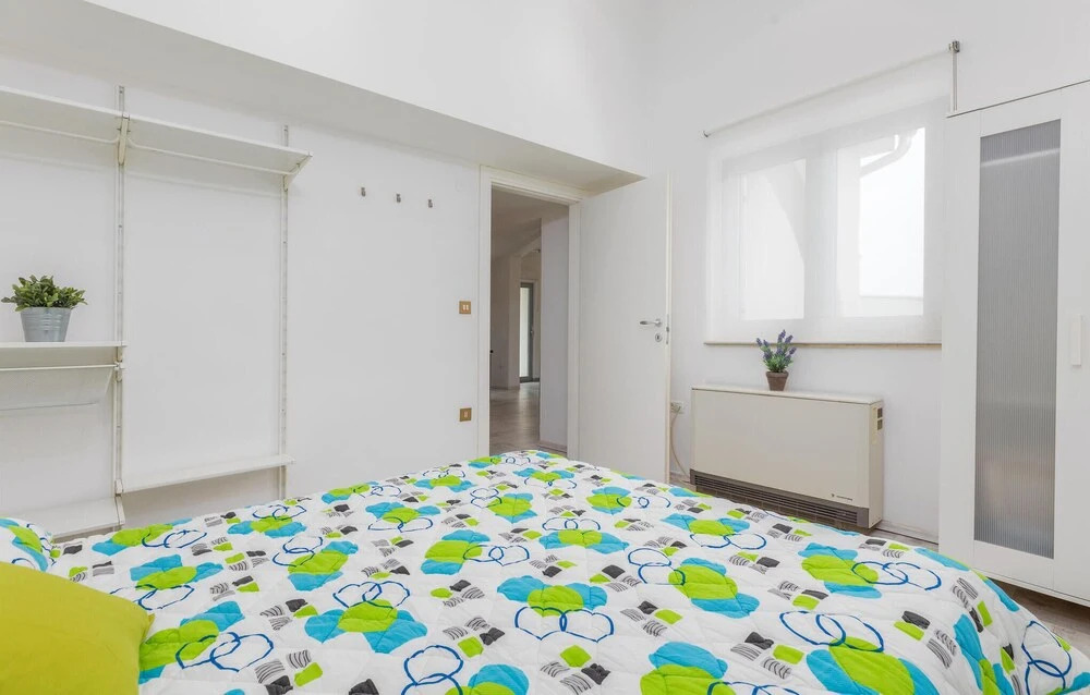 Beautiful Home In Stinjan With Kitchen