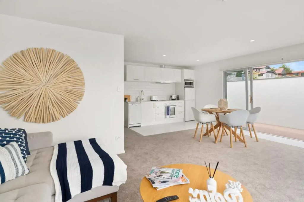 Entire Waterfront House - Boat Shed - 3 Kitchens