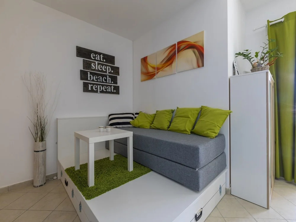 Apartment COLOR GREEN