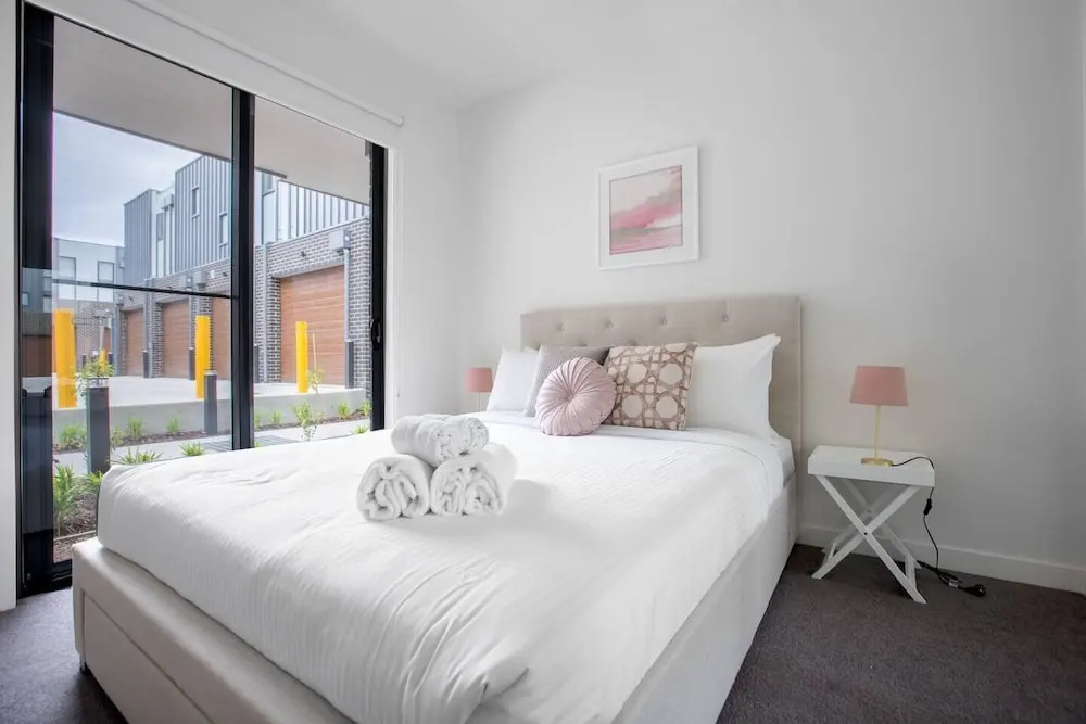 Designer Warm Home@mooneeponds+parking/wifi