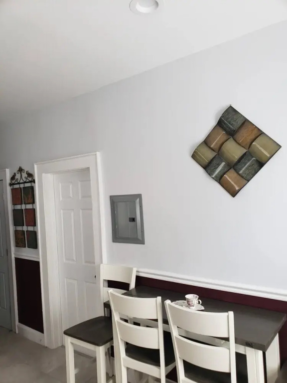 Lovely 3 Bedroom Apt With Parking On Premises