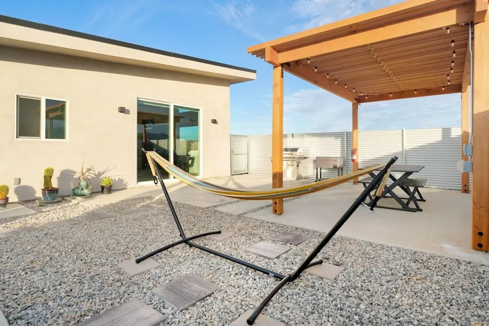 Sun Oro Joshua Tree - Hot Tub, Bbq, Fire Pit & Gameroom 2 Bedroom Home by RedAwning