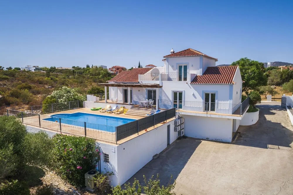 Villa Nina With 4 Bedrooms and 4 Bathrooms