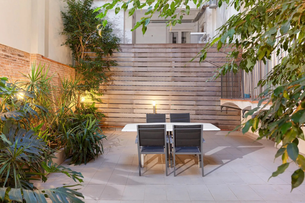 GAUDIR 6 · Soft and bright apartment w/terrace in Eixample
