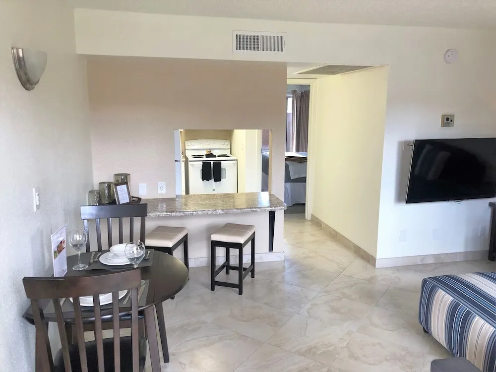 201 Fully Furnished with WiFi by RedAwning