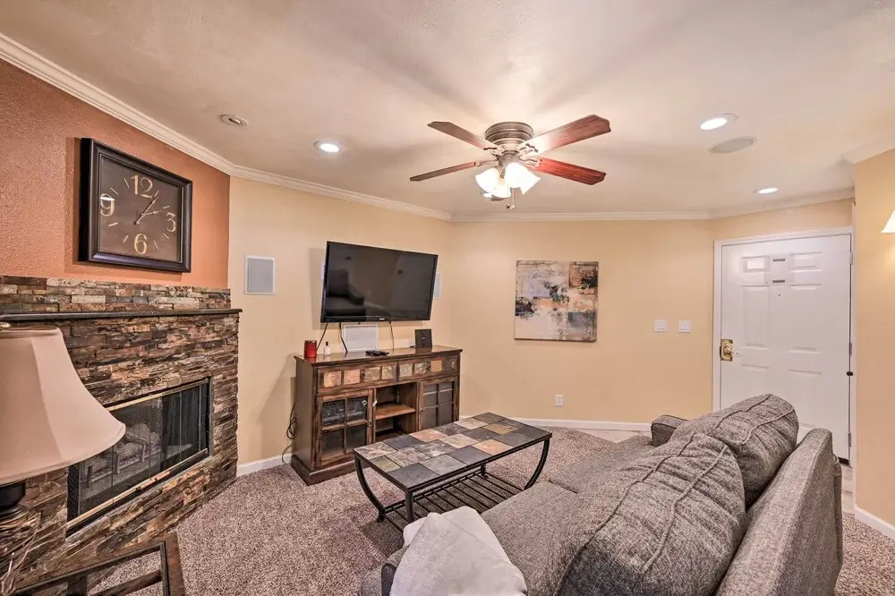 Condo w/ Patio & Pool Access in Greenwood Village