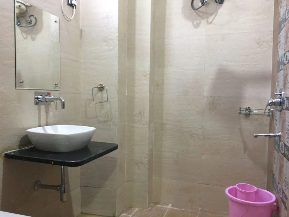 Hotel Ratan Royal Inn