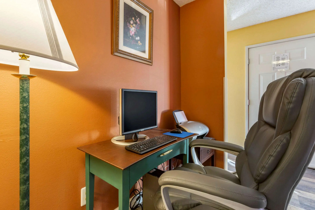 Suburban Studios Albuquerque Uptown