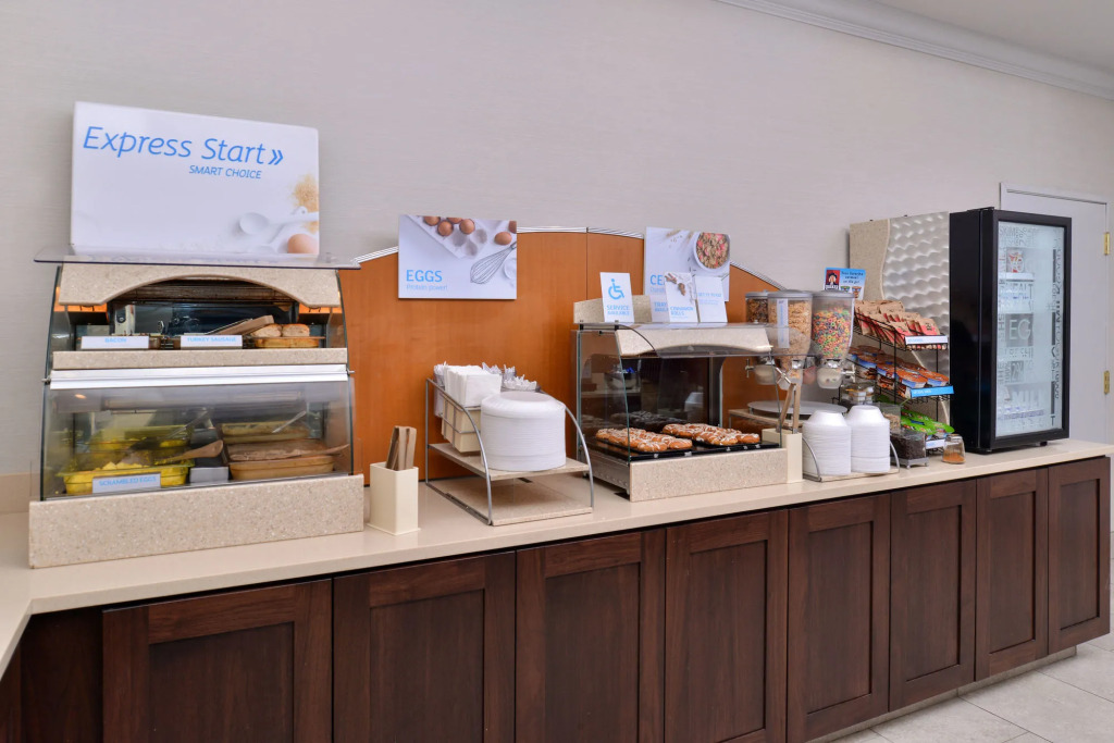 Holiday Inn Express Hotel & Suites St. Louis West-OFallon by IHG