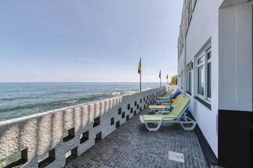 The Waves Hostel by Amazing Madeira