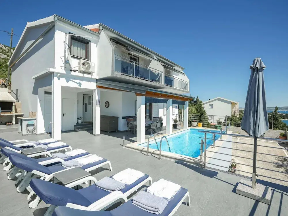 Luxury Apartment with heated pool in Starigrad