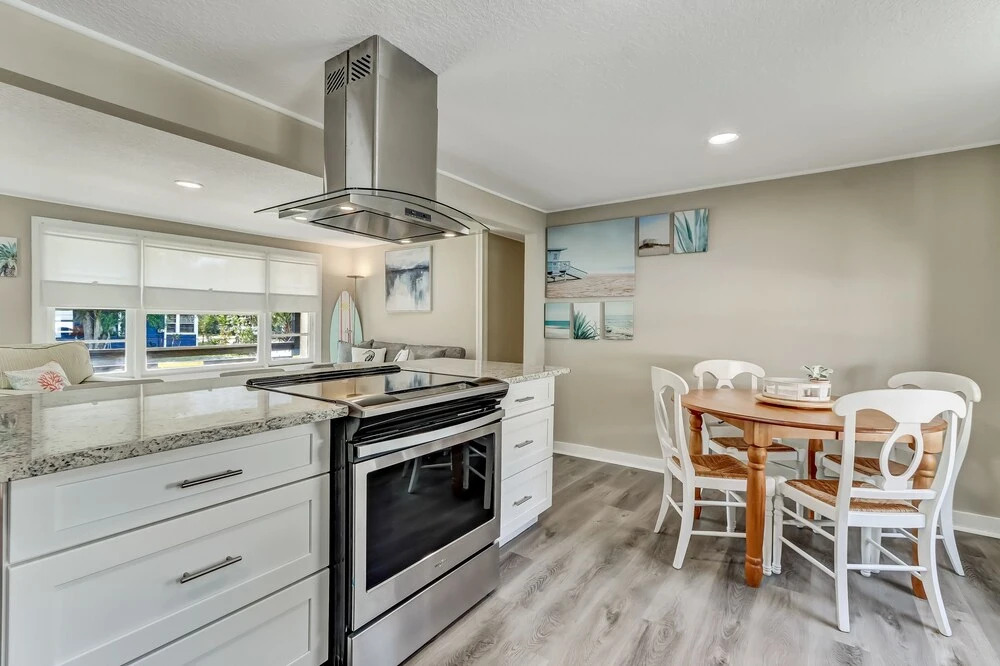 1000 Date Street 3 Bedroom Home by Redawning