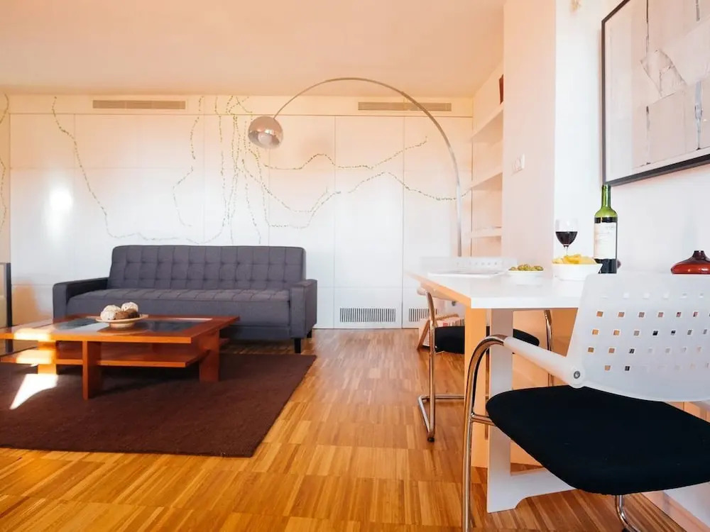 IAKAI Homes Lovely