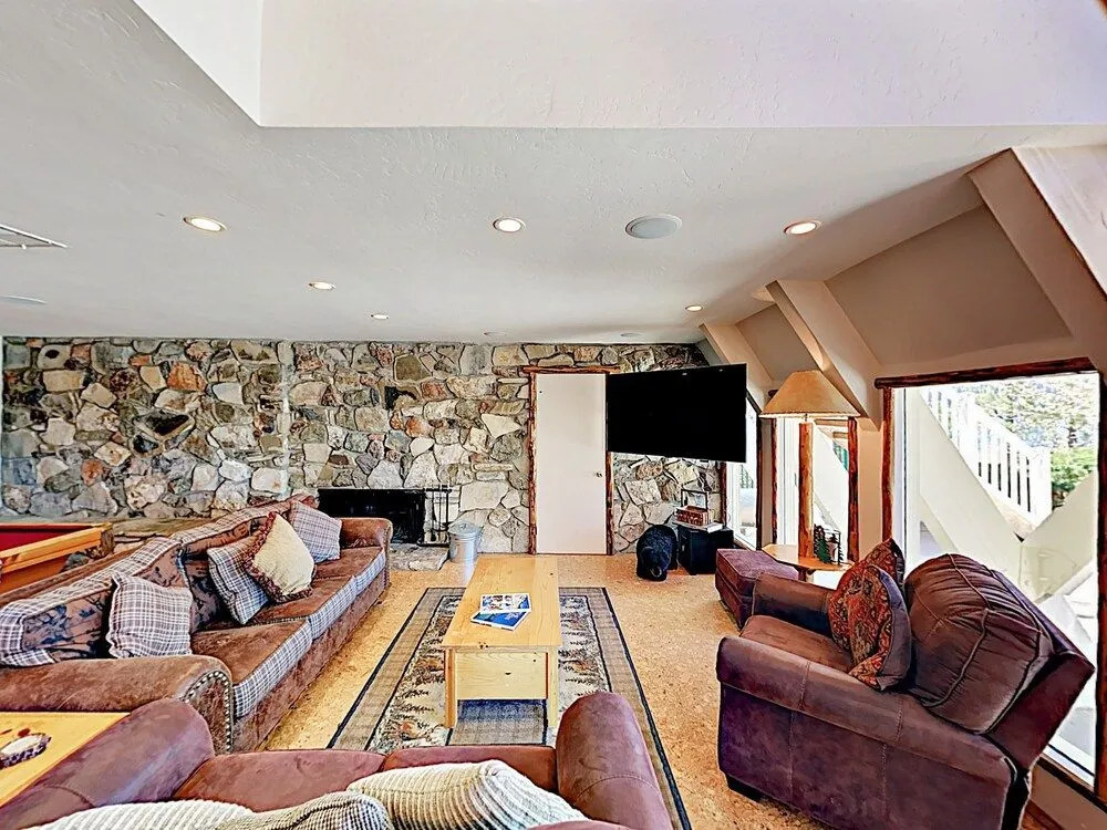 39537 Lake Dr Home - 3 Br home by RedAwning
