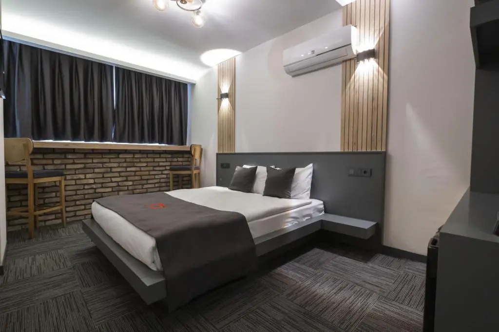 DEWY HOTEL