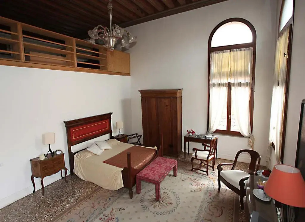 Palazzo Contarini Della Porta Di Ferro