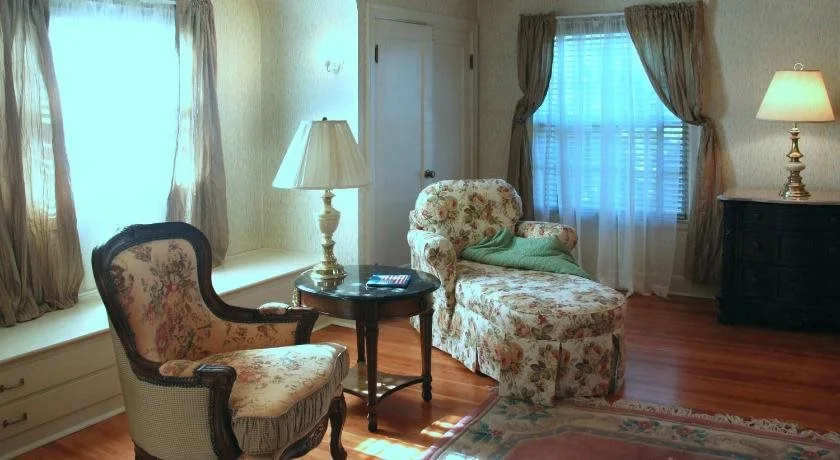 R. R. Thompson House Bed & Breakfast