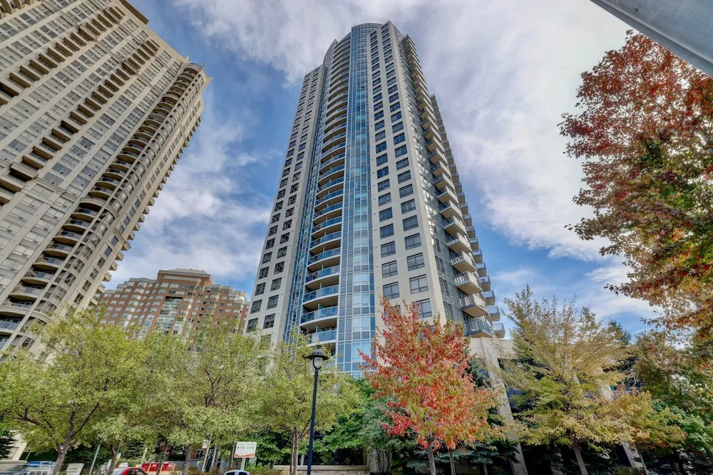 Grand Royal Condos -Mississauga SQ One