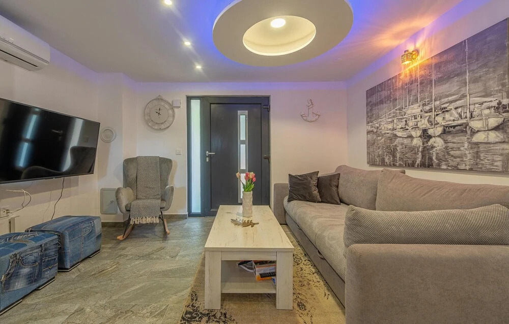 Beautiful Home in Vir With 4 Bedrooms and Wifi