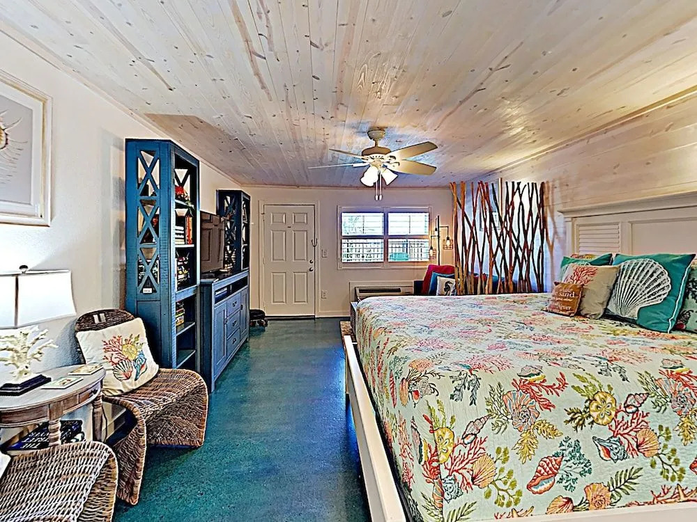 115 Sea Breeze - Salty Sea Suite 1 Bedroom 1 Bathroom Condo