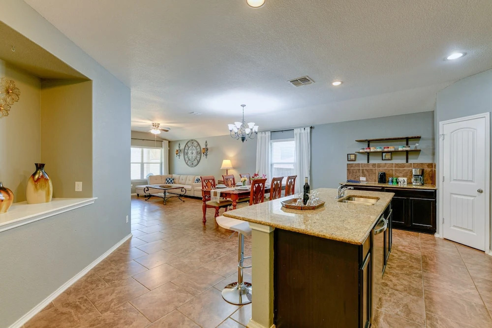 Beautiful San Antonio Home w/ 75" TV & King Bed