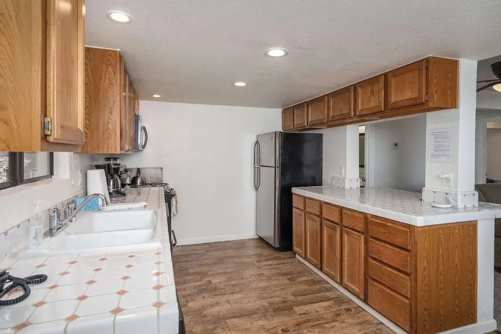 Yosemite Aviary and Quail Within Yosemite - 2 Separate Units, Up To 14 Guests!