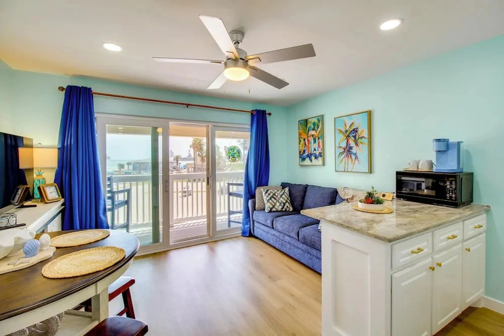 Poolside Fun, Ocean Strolls! Corpus Christi Escape