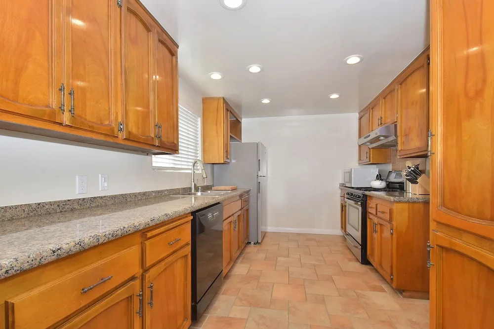 925 W Bay Ave 4 Bedroom Home