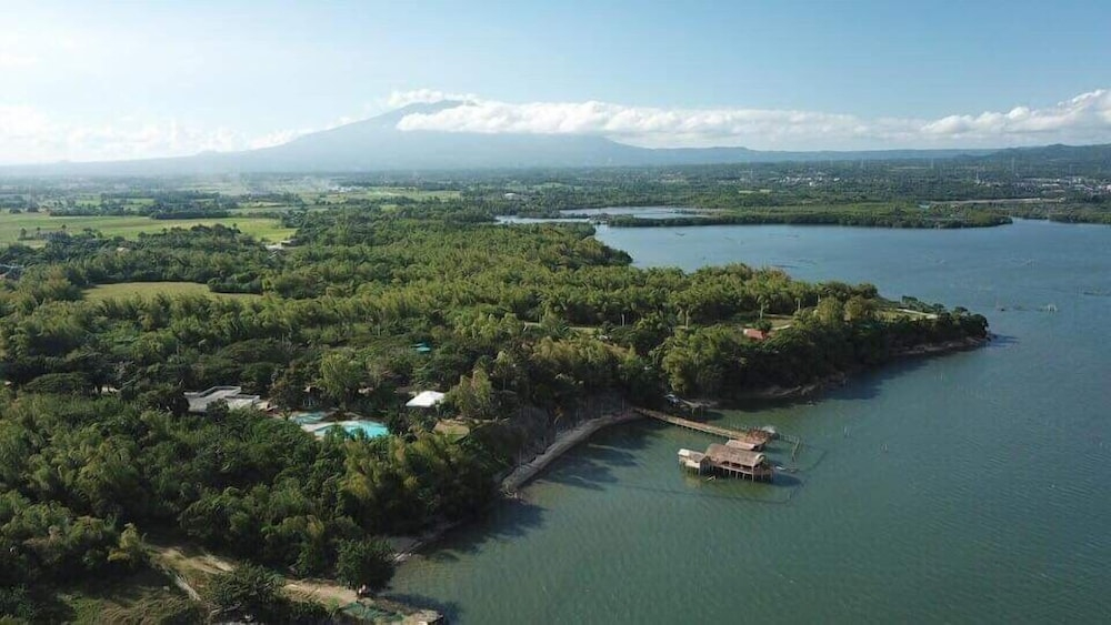 Silangang Nayon