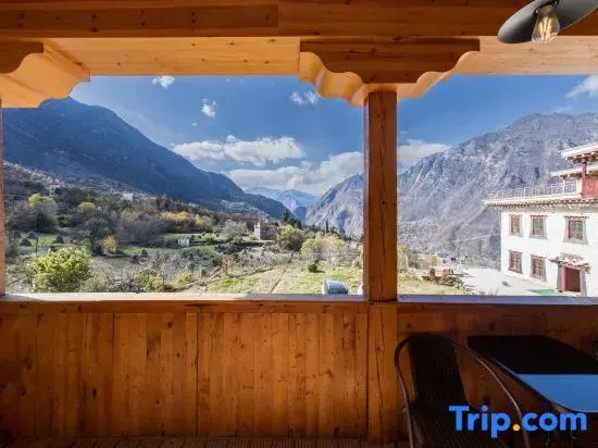 Yunlu Sunset Scenic Homestay