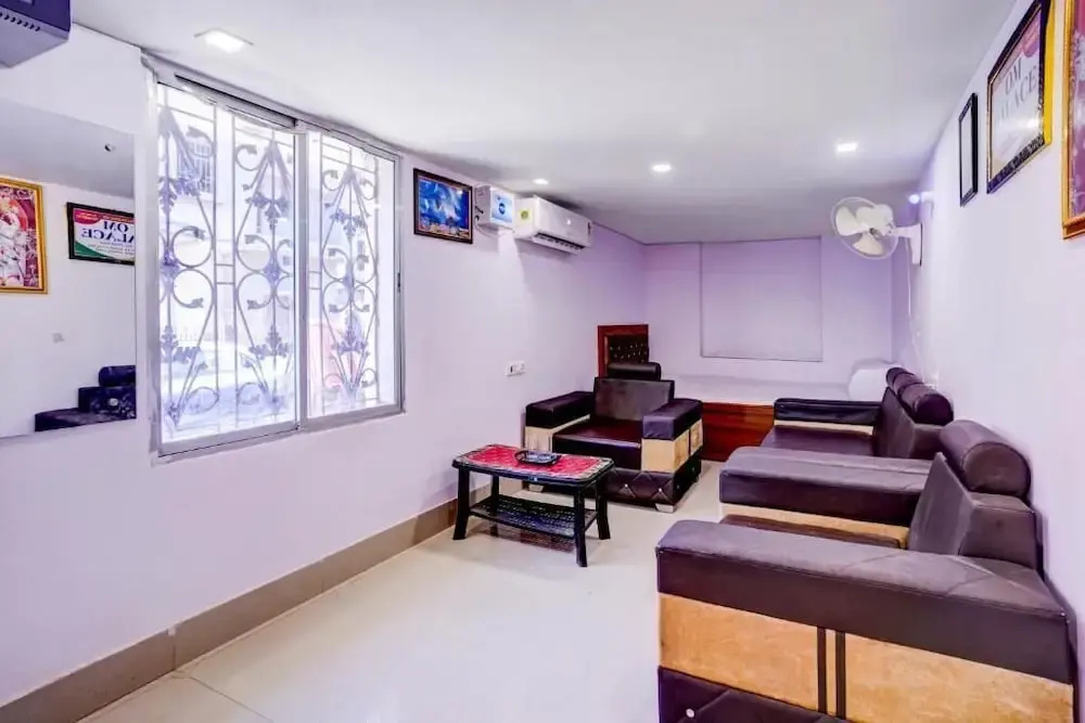 Hotel Om Palace & Banquet Hall