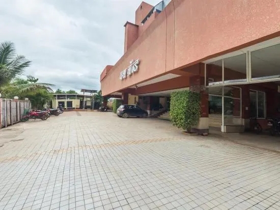 Hotel Yash Grand