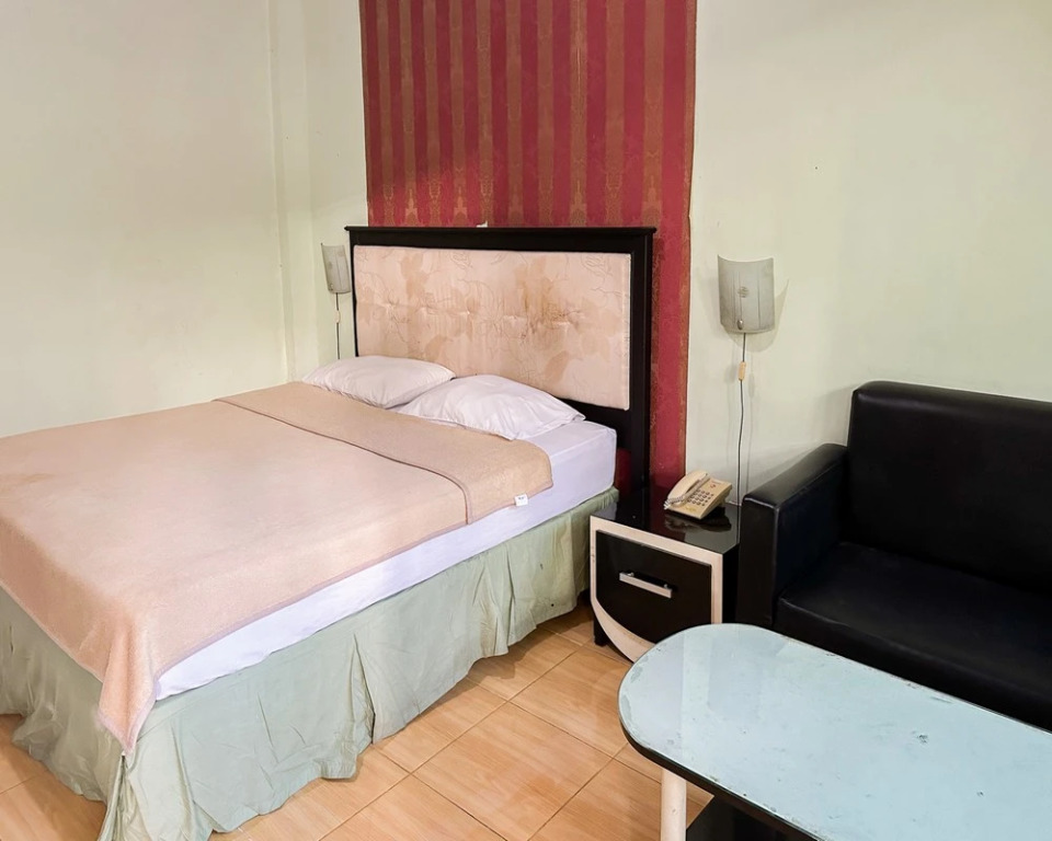 Global Inn Syariah Mitra RedDoorz near Juanda T1 Airport