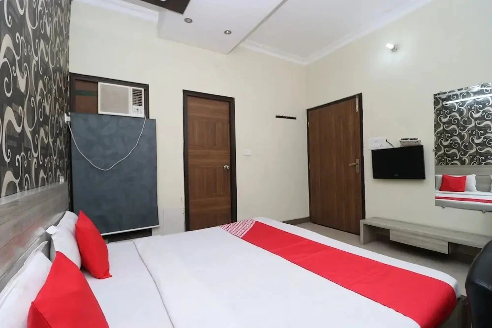 R K Guest House By OYO Rooms