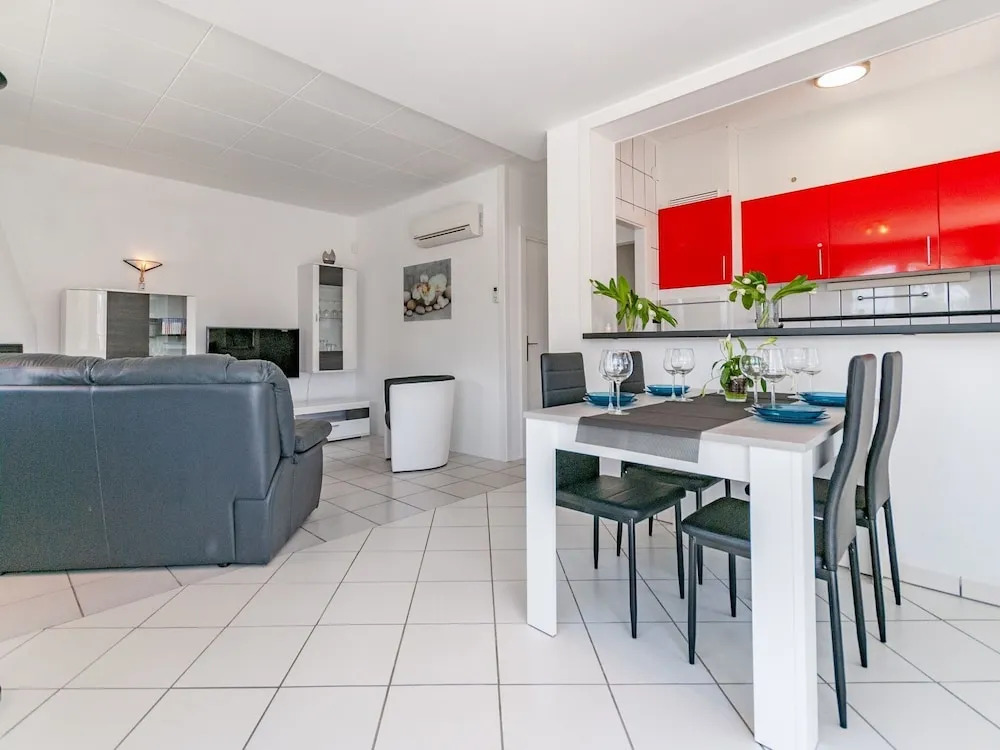 Beautiful Holiday Home for 4 With Private Swimming Pool