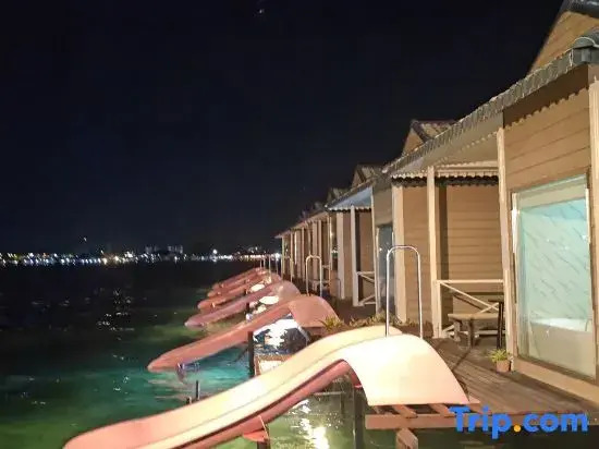 Vera Lavu Water Villa (24-Hour Chinese Housekeeper Service & Unlimited Snorkeling)